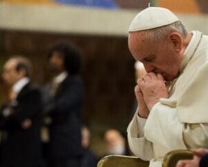 O Papa na Audiência Geral: Davi é nobre porque reza. A oração nos dá nobreza