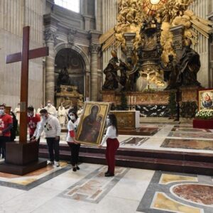 JMJ diocesana no Domingo de Cristo Rei: símbolos nas mãos dos jovens portugueses